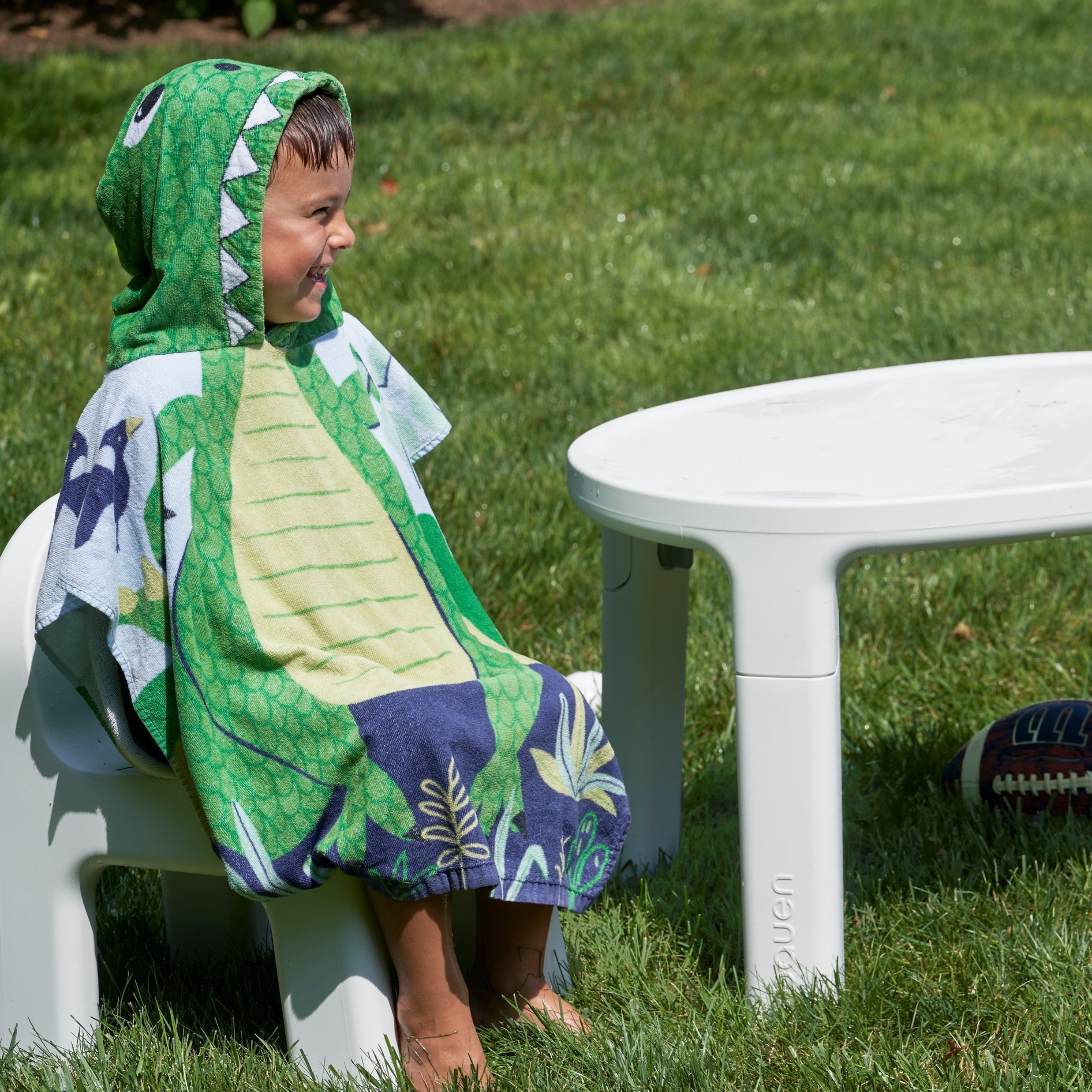 Indoor/Outdoor Play Table - image 10