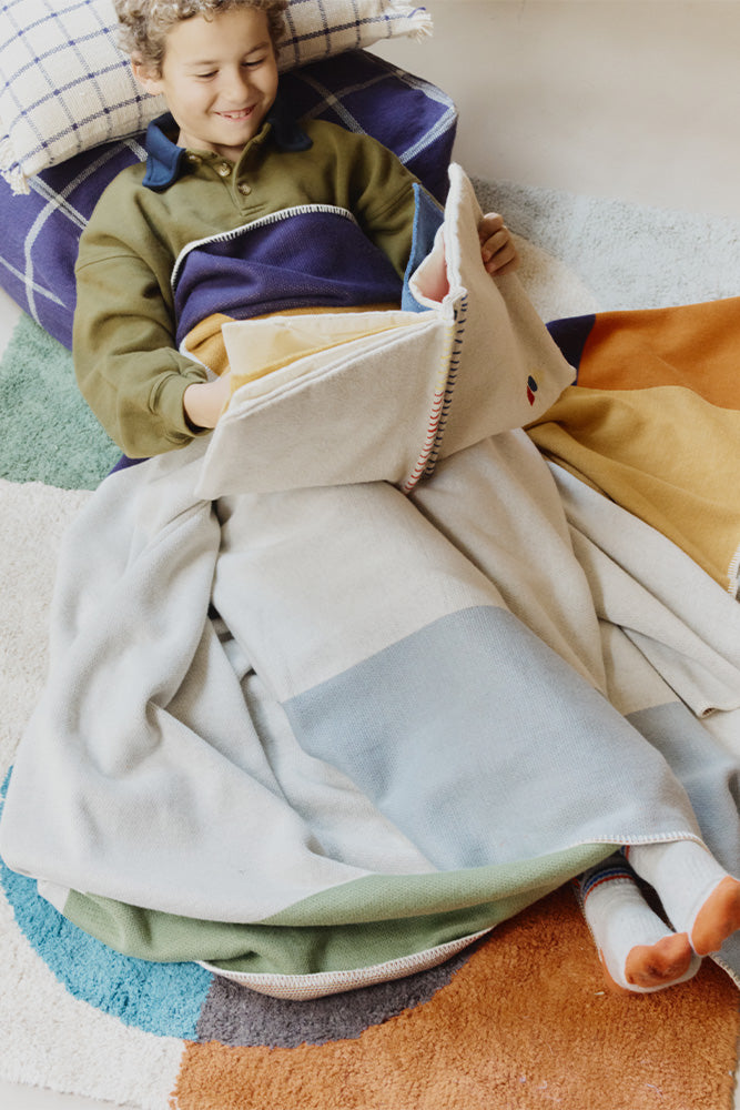 Color Composition Knitted Blanket - image 5