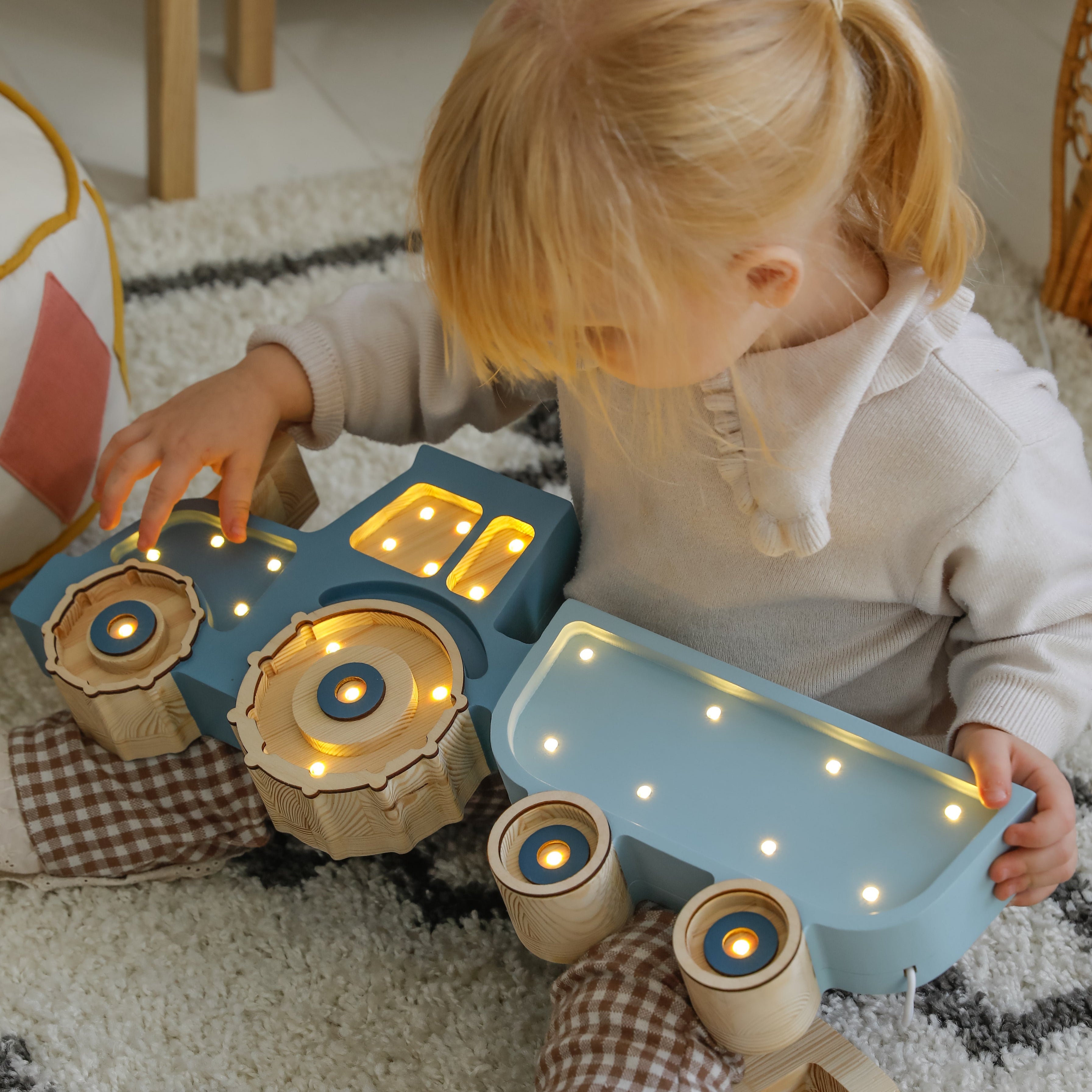 Tractor Lamp - image 3