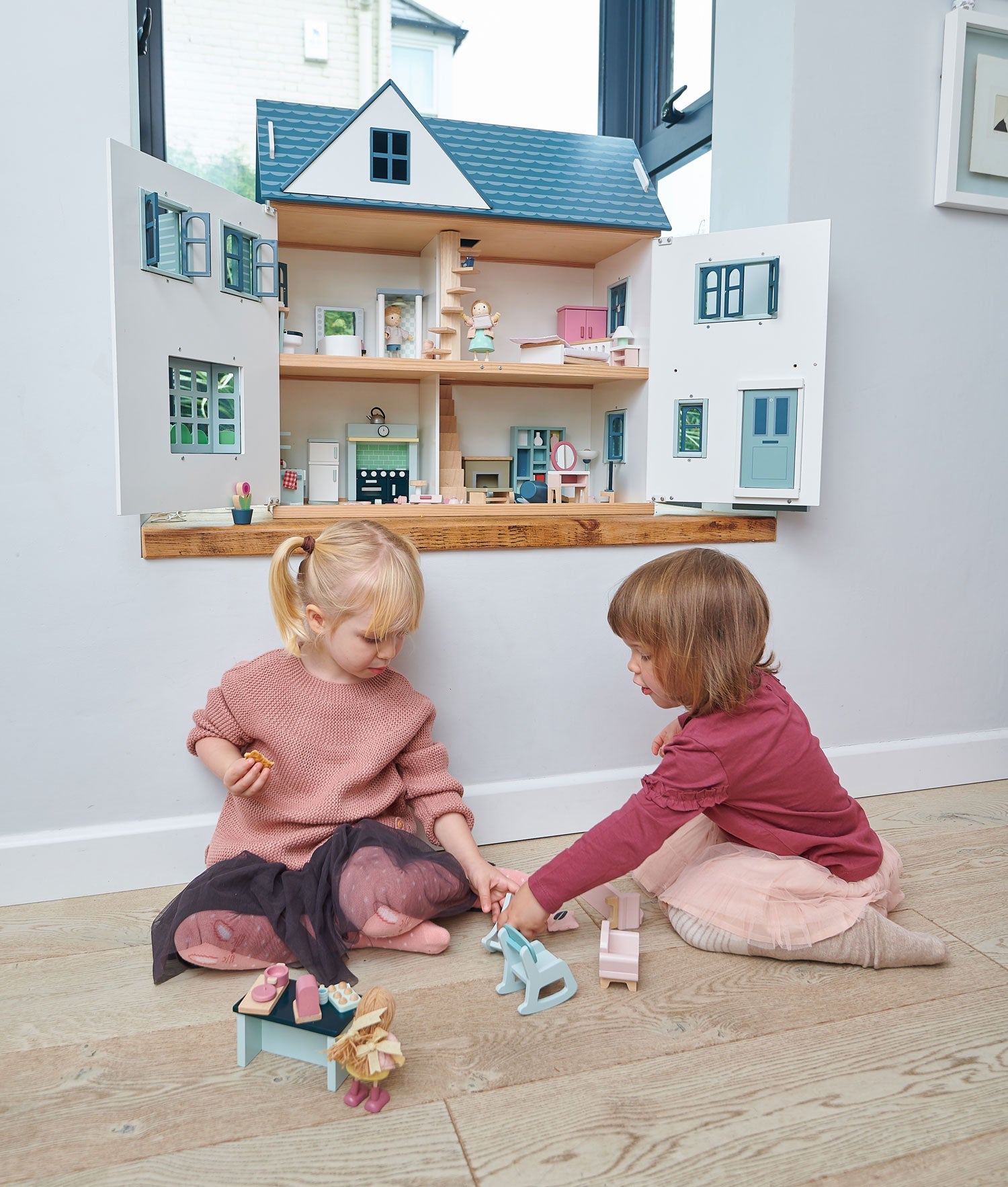 Dovetail Wooden Doll House - image 3