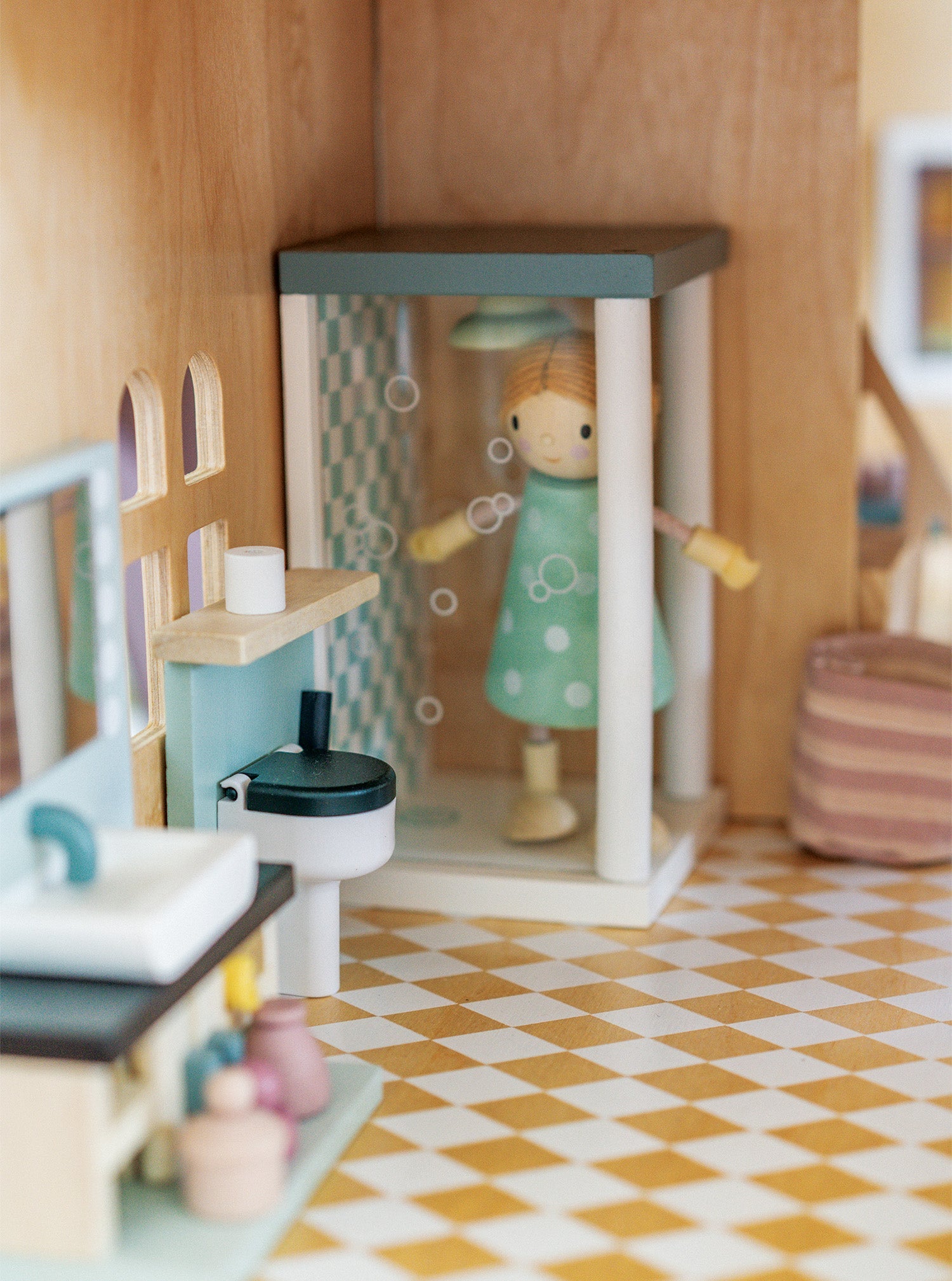 Fantail Hall Dollhouse - image 11