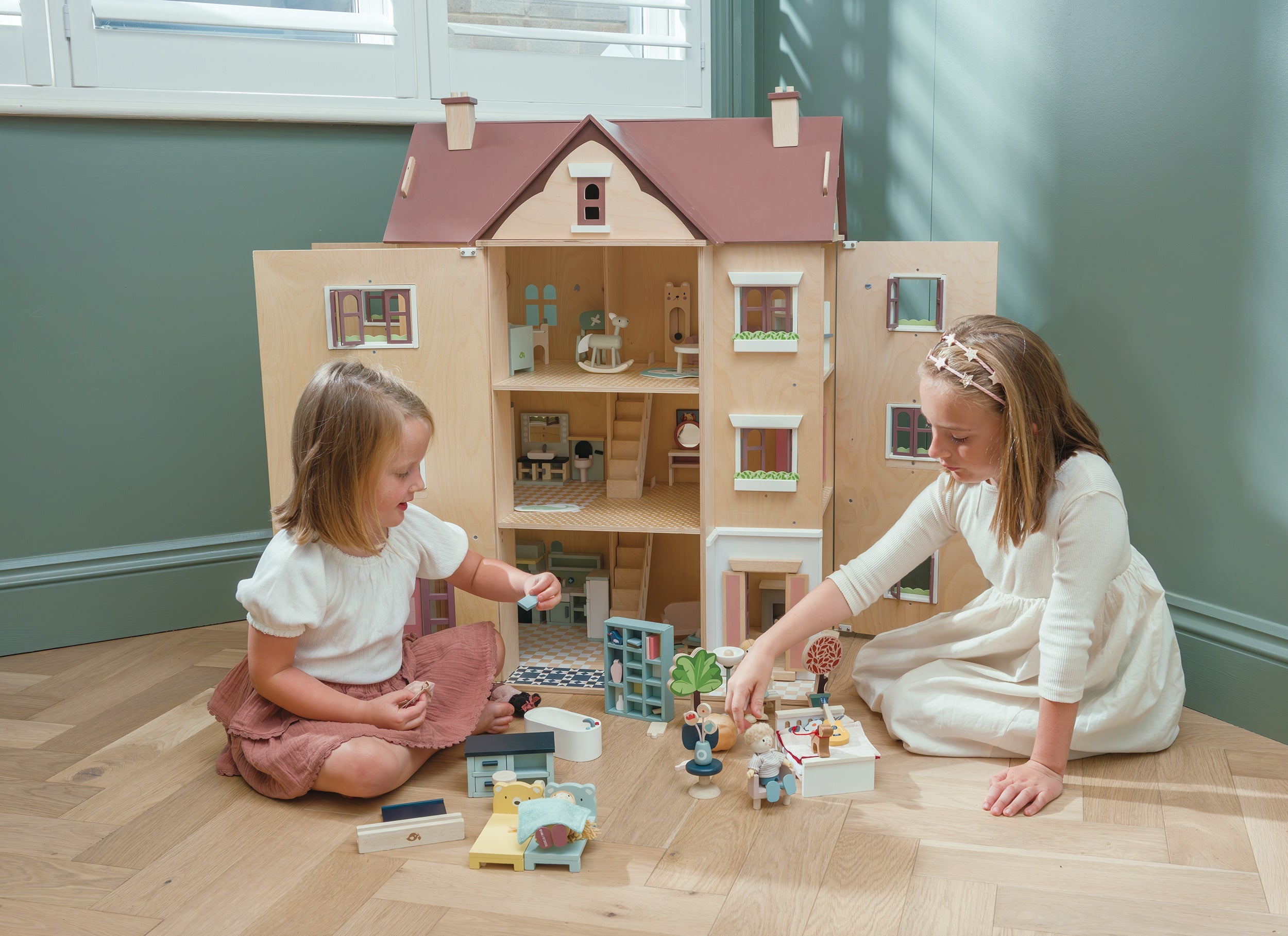 Fantail Hall Dollhouse - image 2