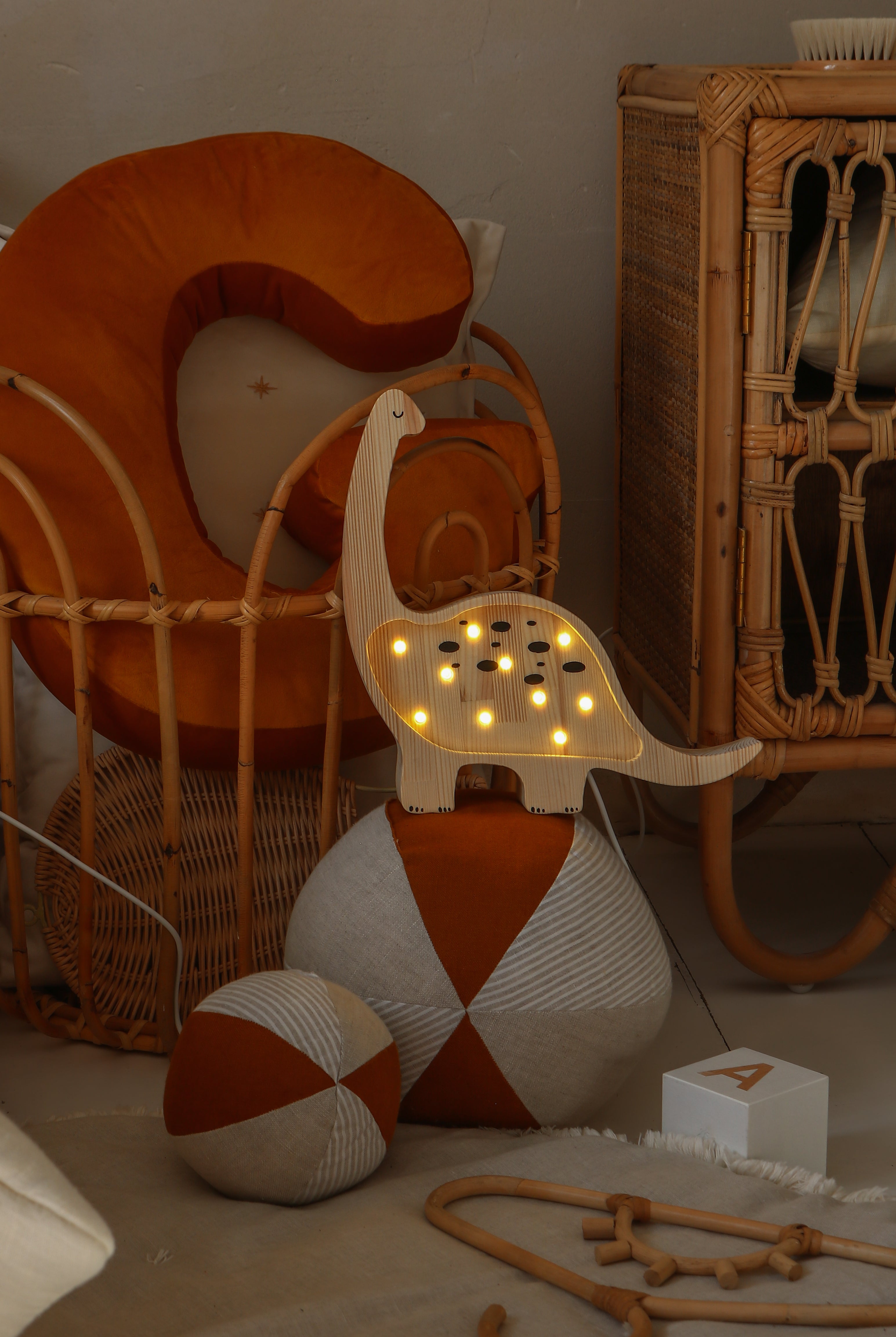Mini Dino Lamp - image 10