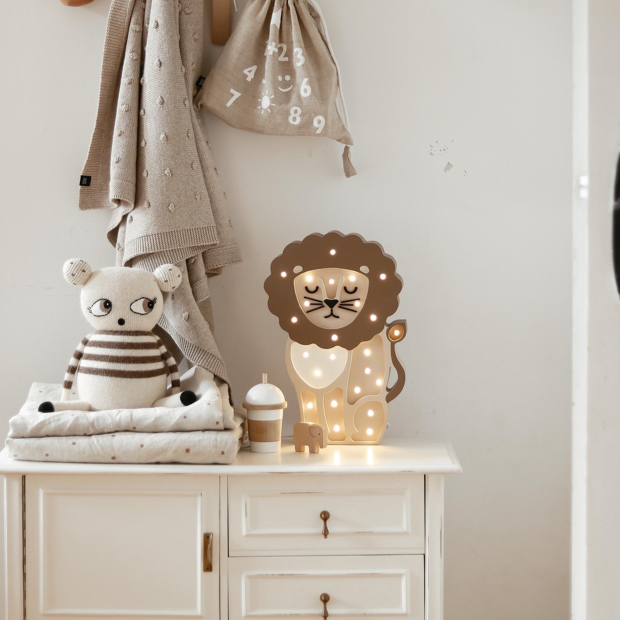 Lion Lamp - image 10