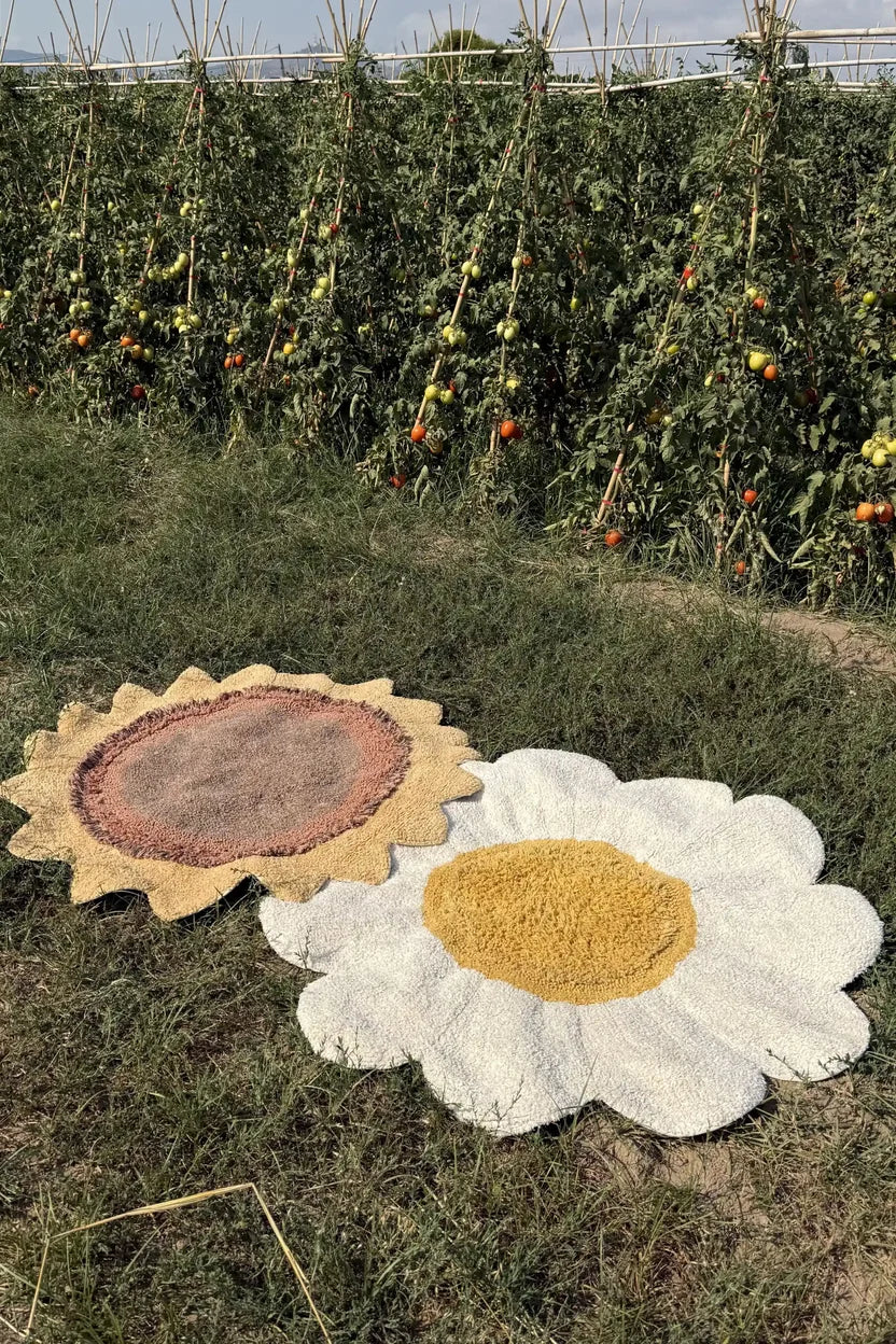 Washable White Daisy Rug - image 4