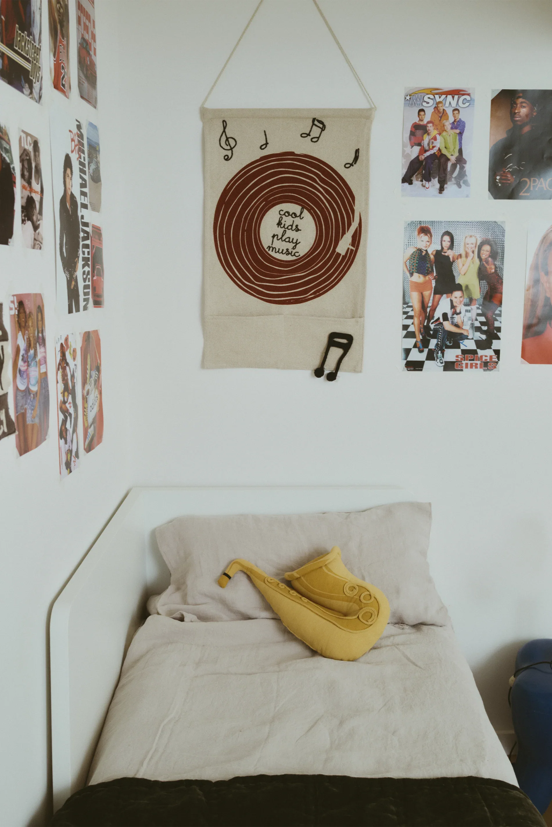 Wall Hanger Music - image 2