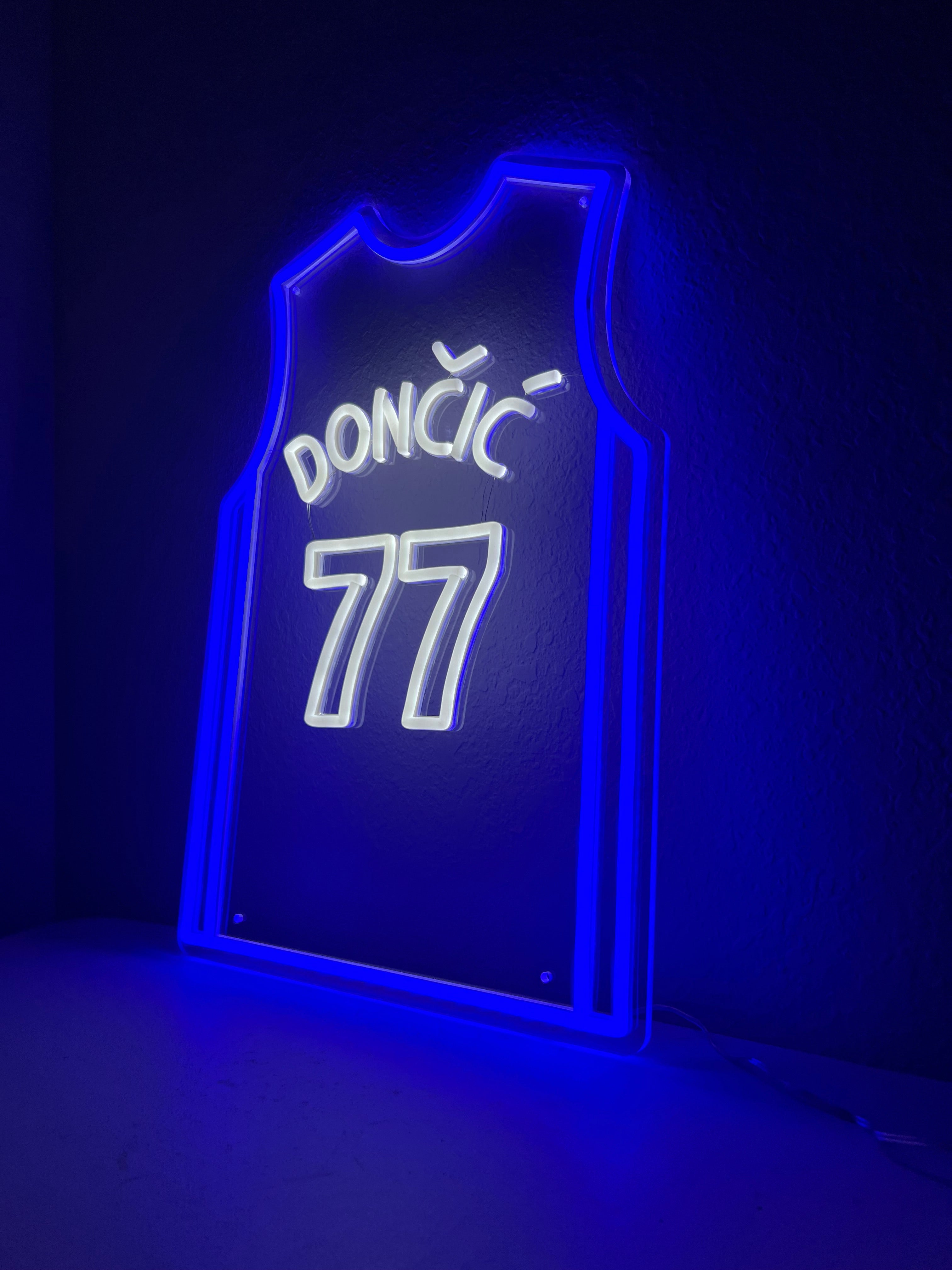 LED Jersey Sign - Doncic #77 - image 5