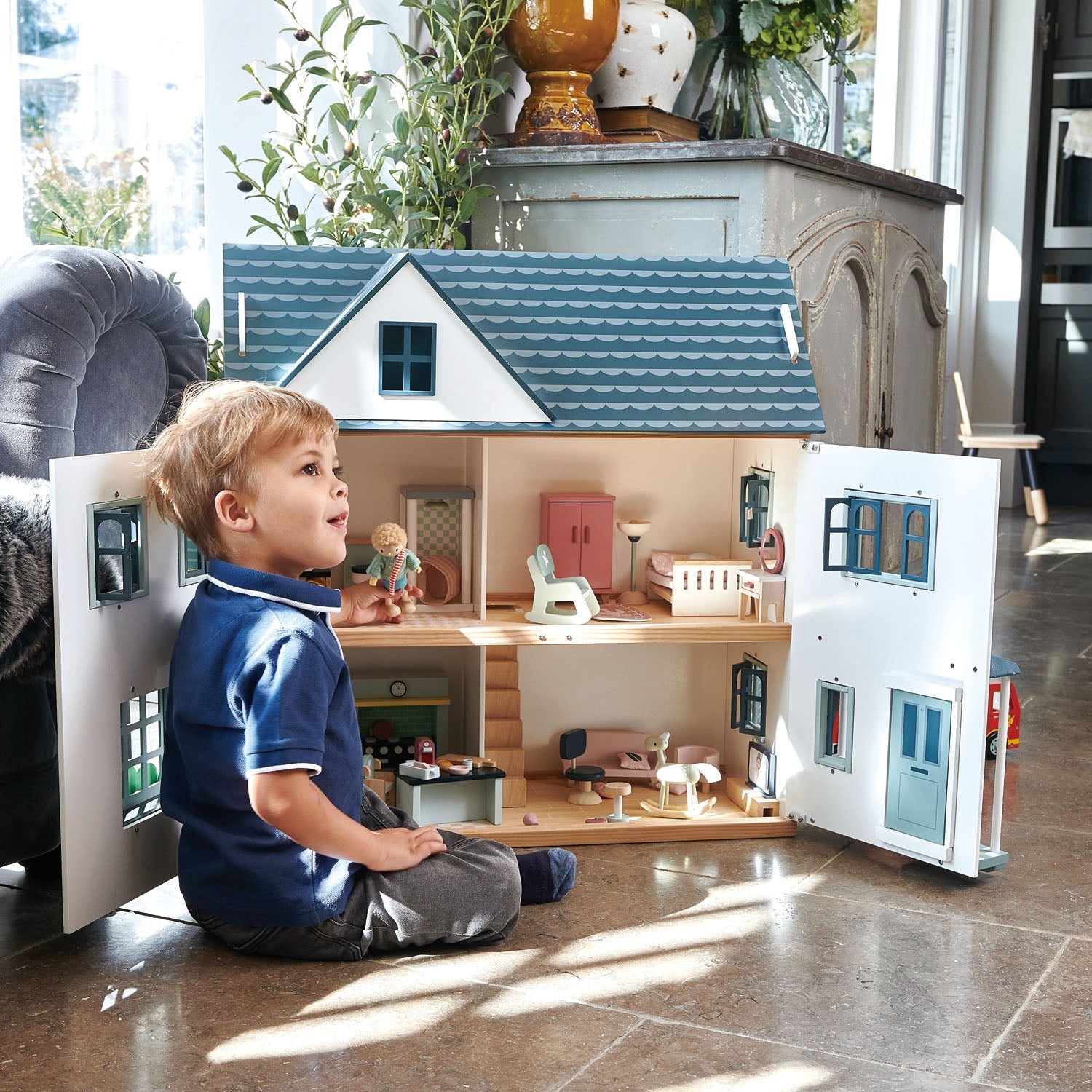 Dovetail Wooden Doll House - image 4