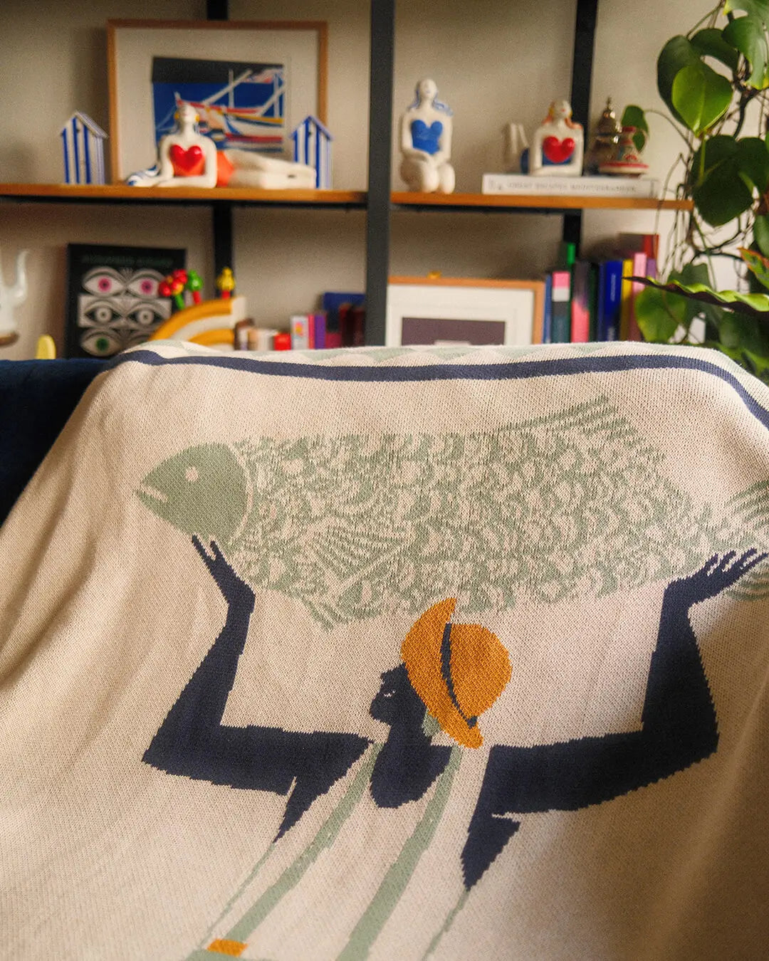 Un Beau Poisson Knit Blanket - image 5