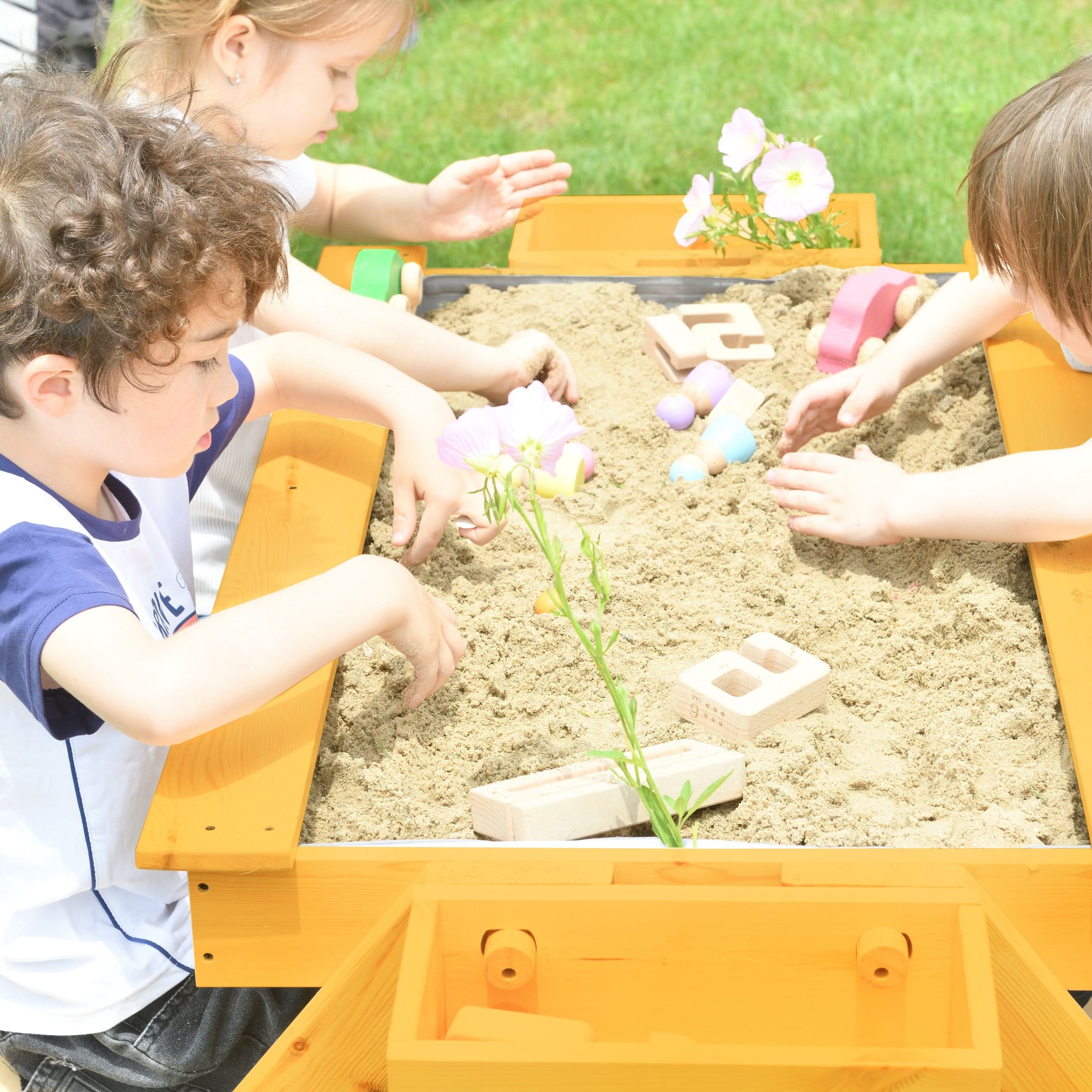 Outdoor Picnic & Sand Table - image 7